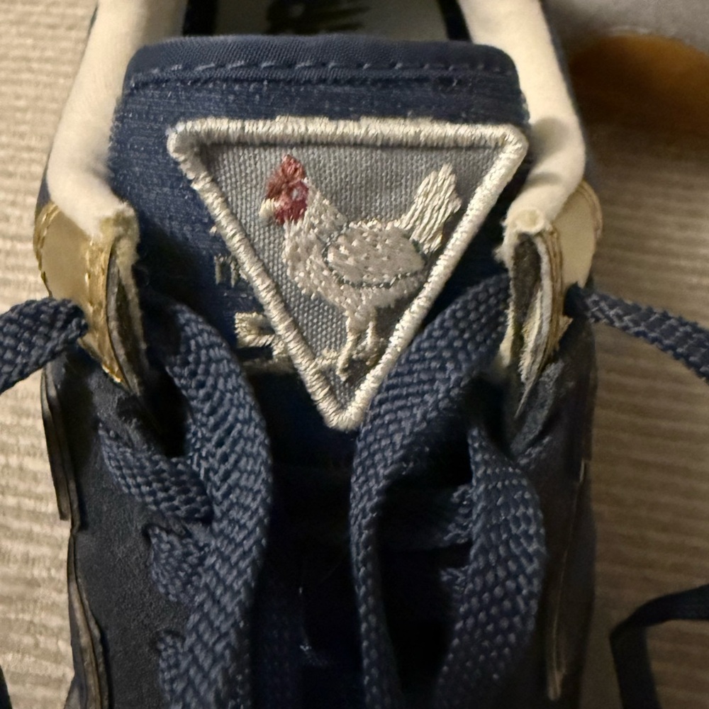 New Balance Women’s 574 Navy and Gray Sneakers, Size 8 - Picture 7 of 7